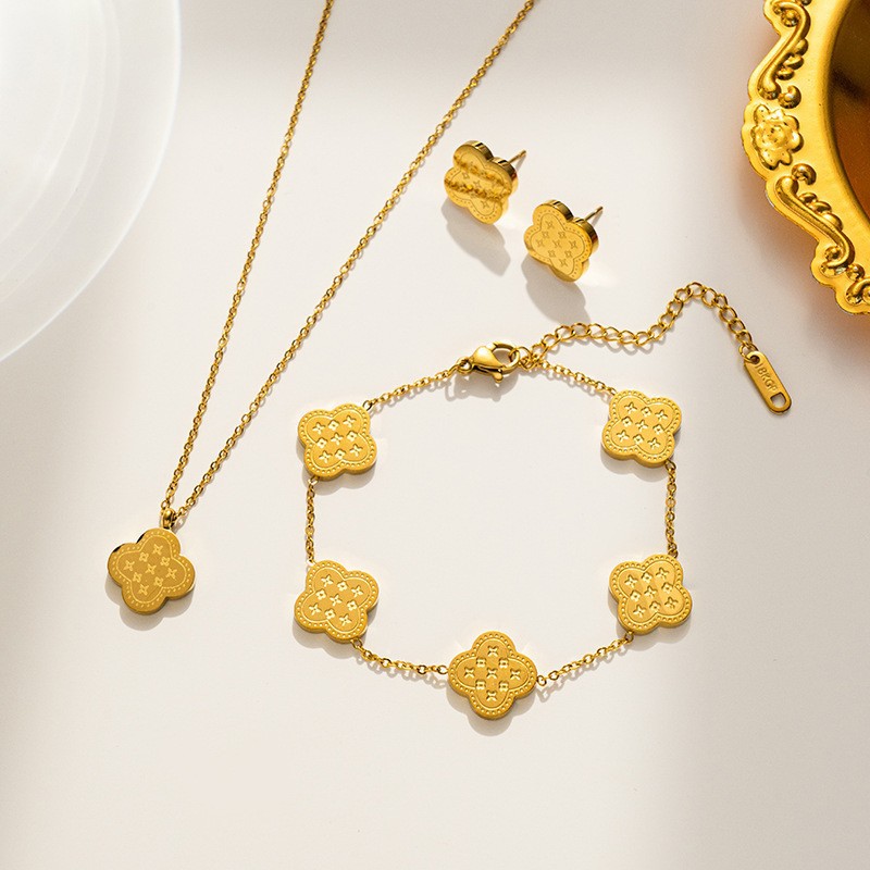 Amazon Cross-Border Popular Double-Sided 13mm Four-Leaf Clover Titanium Steel Bracelet, Fashionable, Versatile, High-End, Elegant, Japanese and Korean Style