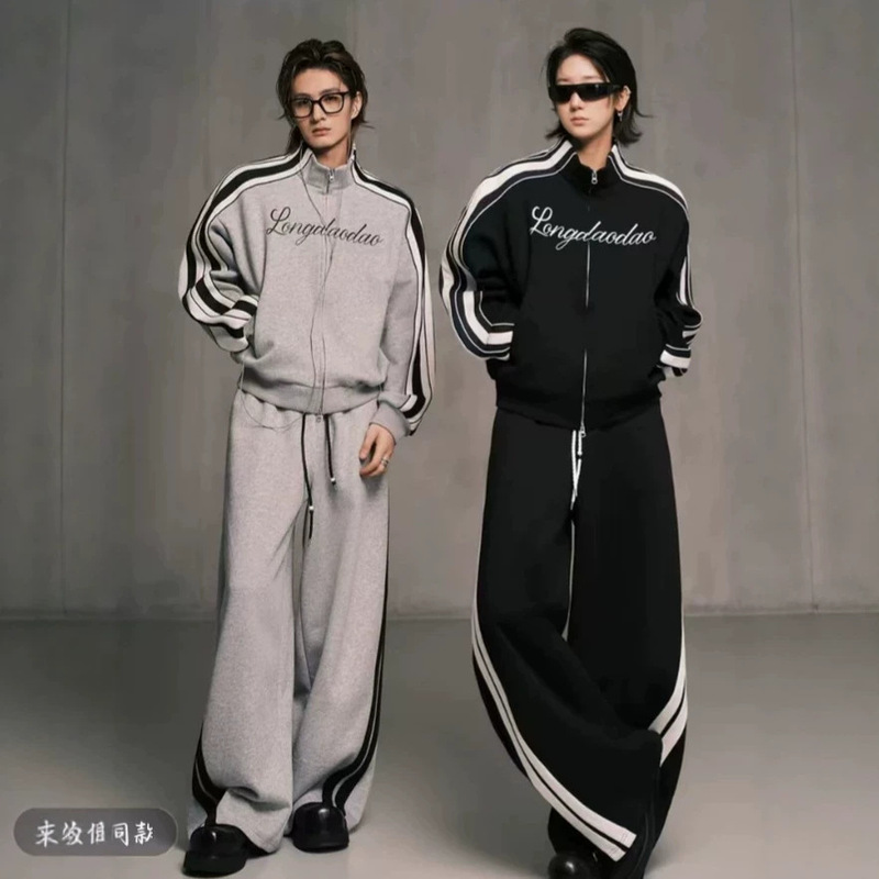 2026 early autumn new collection: American-style streetwear, featuring a trendy letter print, color-blocked stripes, and a stylish sweatshirt and sweatpants set