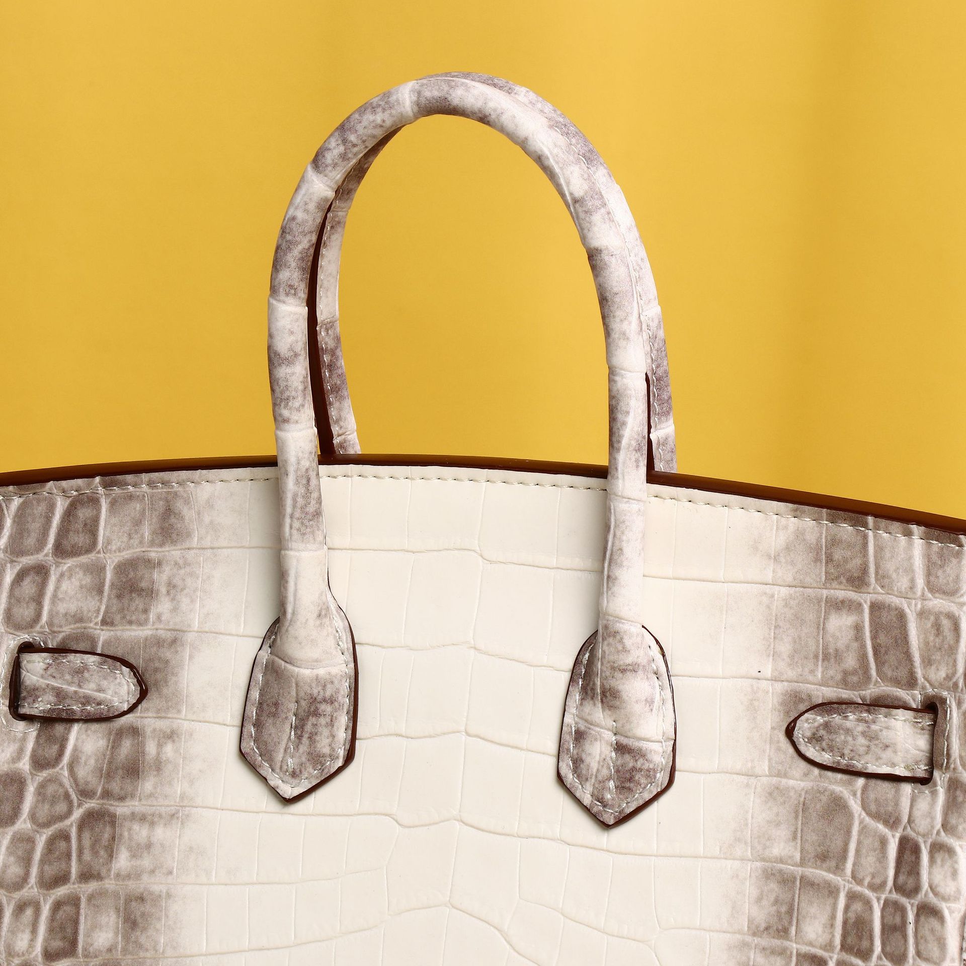 Túi xách tay nữ da PU cao cấp họa tiết vảy cá sấu phong cách Hermes Birkin 25 cm — Trắng Himalaya chi tiết 4
