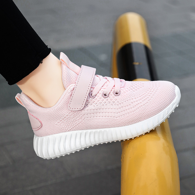 Zapatos para niños malla para niños primavera transpirable 2025 nuevos zapatos deportivos casuales negros de suela blanda para niños pequeños zapatos blancos al por mayor