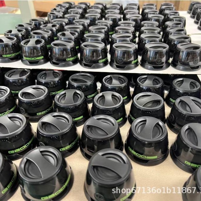 Bluetooth de absorción magnética luz de atmósfera portátil RGB inalámbrica ventosa altavoz pesado fábrica de subwoofer colorido 5 vatios