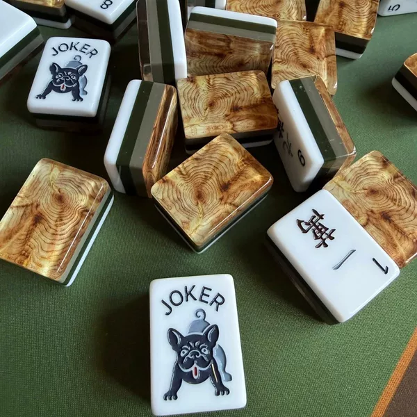 American-style wood grain cypress forest acrylic mahjong set with 160 tiles for leisure and entertainment, four-layer color-blocked mahjong tiles