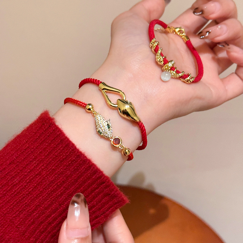 Nuevo estilo chino Lucky Nafu Año de nacimiento Pulsera de hilo rojo Moda Pulsera de todo fósforo Pulsera de temperamento de lujo ligero de nicho