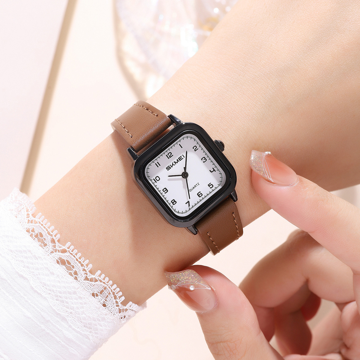 Momento cuadrado transfronterizo venta caliente correa de reloj de cuarzo ligero lujo reloj de pulsera de mujer cadena de suministro al por mayor