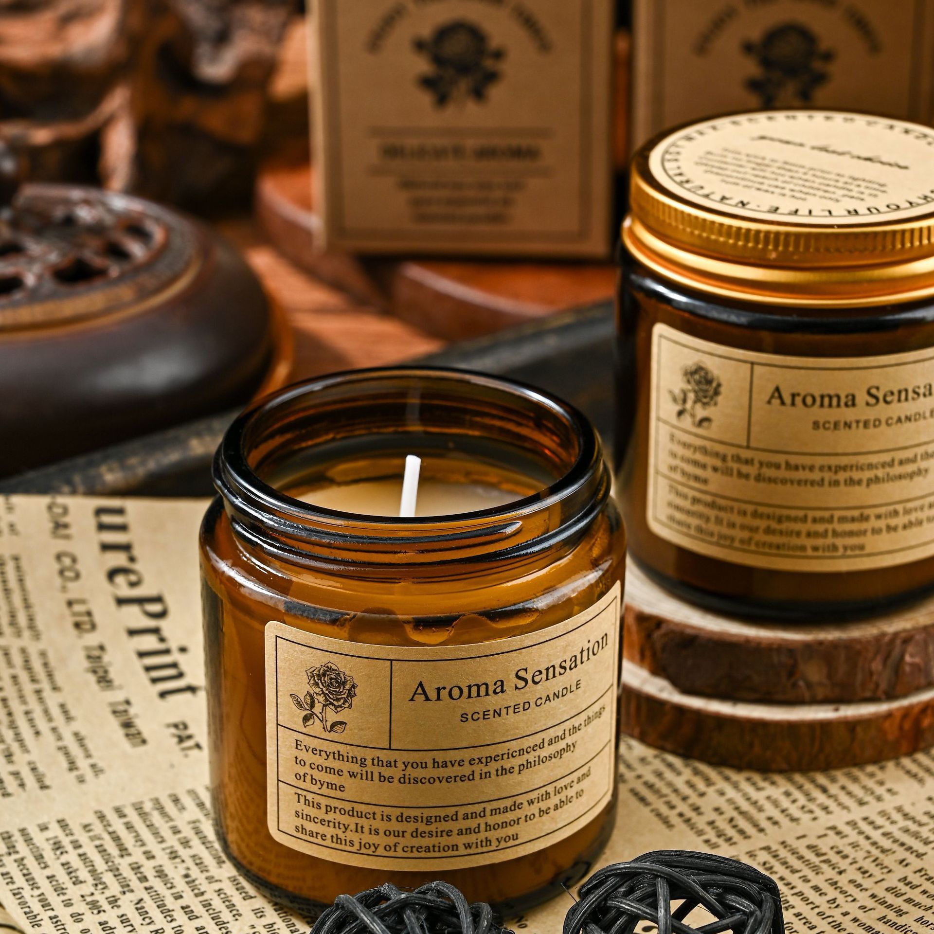 Handgefertigte, hochwertige Duftkerze aus braunem Glas – ein romantisches Geschenk für Teeliebhaber! Rauchfrei._voghion.com