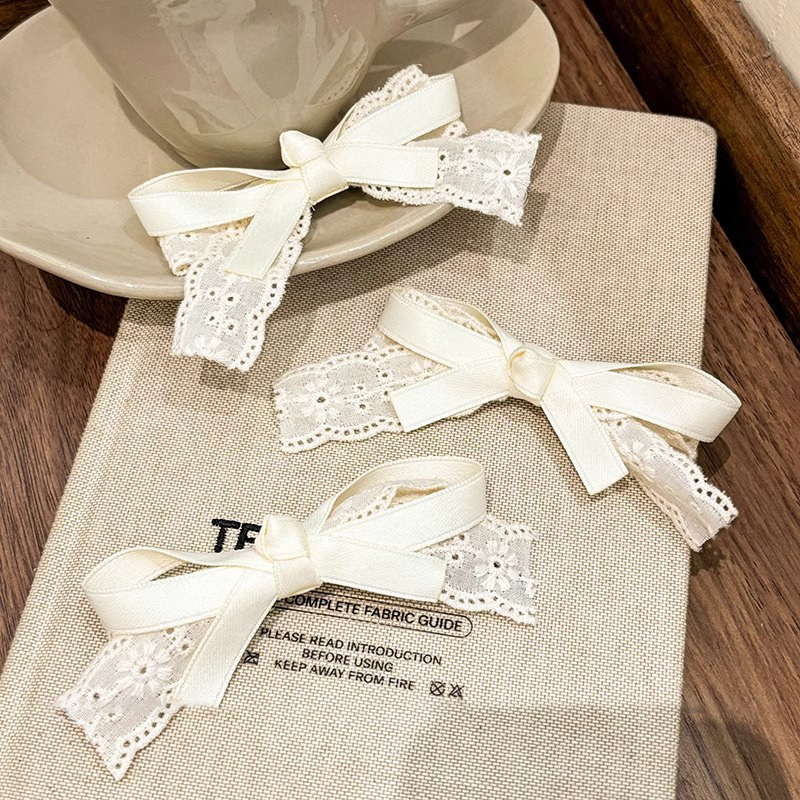 Pequeño clip de cabello de arco fresco para mujeres lindas clip de cabello de encaje lateral rasgado clip de frangeo clips dulce tocado