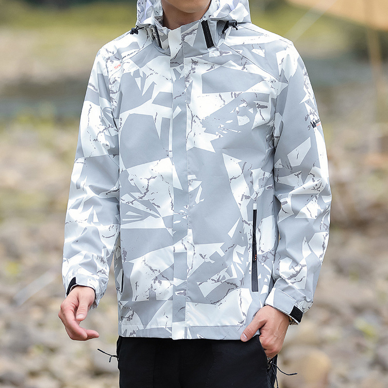 Chaqueta de hombre Primavera y otoño Chaqueta a prueba de agua y viento Chaqueta de camuflaje de tendencia de ocio y deportes al aire libre para hombre