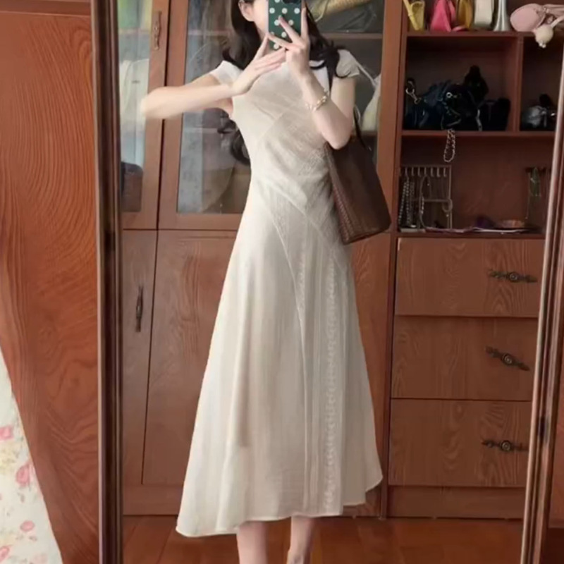 High-Quality, Mature yet Youthful Style, This Year's Trendy and Stunningly Beautiful Dresses for Petite Women, French-Style Simple and Elegant Long Dresses