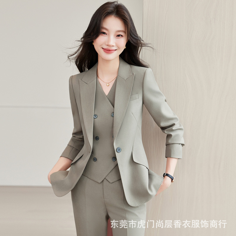 High-end autumn and winter professional attire women's business suit set, long-sleeved blazer, vest, and flared pants formal three-piece set High-end autumn and winter professional attire women's business suit set, long-sleeved blazer, vest, and flared pants formal three-piece set