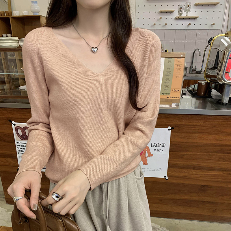 2024 Korean V-neck design unique long sleeve sweater autumn and winter super good-looking inner elegant top wear women
