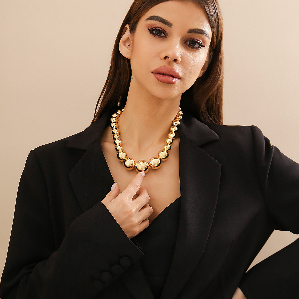 Europäisch-amerikanischer grenzüberschreitender Schmuck, personalisierte geometrische Halskette im Punk-Stil, schlichtes Choker-Halsband mit großen und kleinen Perlen_voghion.com