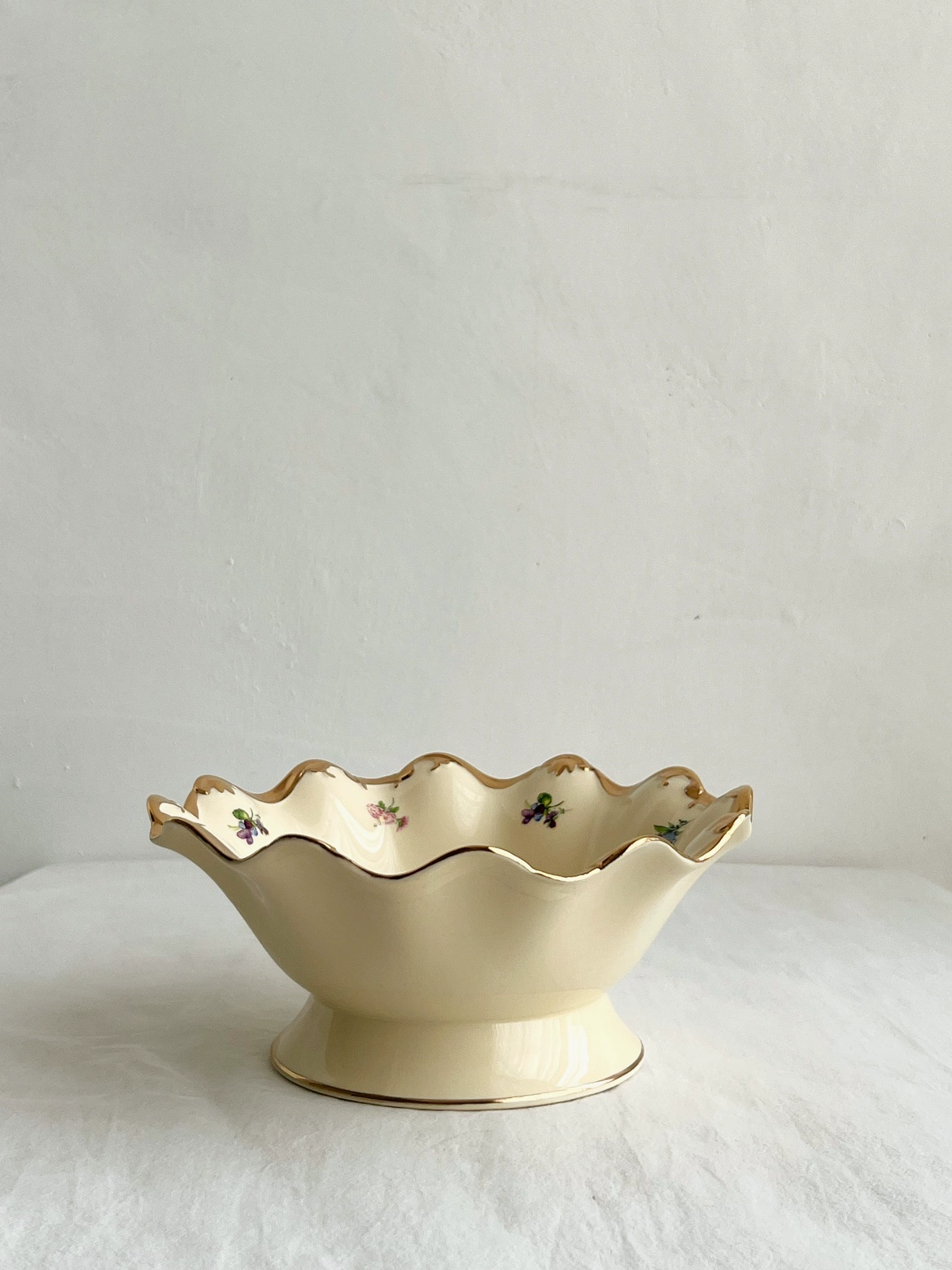 Luxury Pure Handmade Rice-Yellow Ceramic Plate with Gold Flower Trim, Double-Ear Handles, Heavyweight