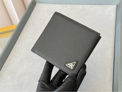 P-Lada Cross-Grained Leather Short Wallet with Multiple Card Slots and Large Bill Compartment, High Quality 2m01513 P-Lada Cross-Grained Leather Short Wallet with Multiple Card Slots and Large Bill Compartment, High Quality 2m01513