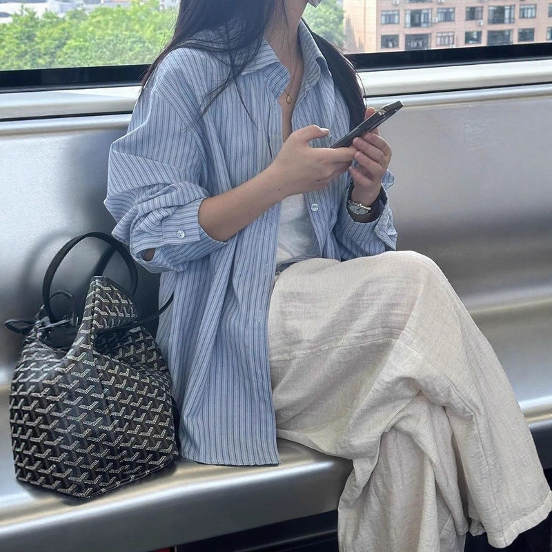 Korean Style Commuter Casual Blue Jacket, New Spring and Autumn Polo Collar Loose Fit, Unique Slimming Striped Shirt for Women Korean Style Commuter Casual Blue Jacket, New Spring and Autumn Polo Collar Loose Fit, Unique Slimming Striped Shirt for Women