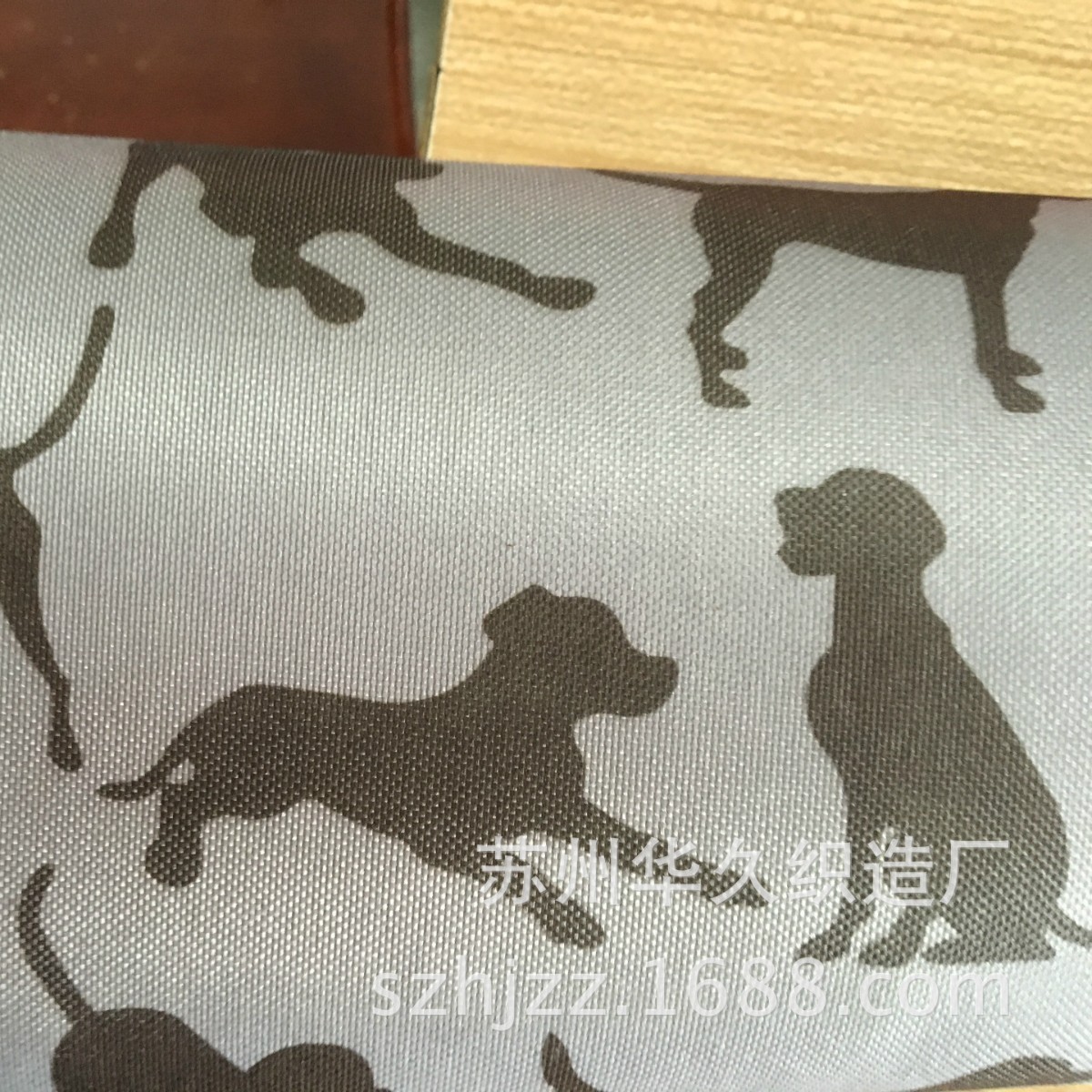 现货  600D弹丝PVC新欧标环保圆点 小狗印花箱包布面料可制定