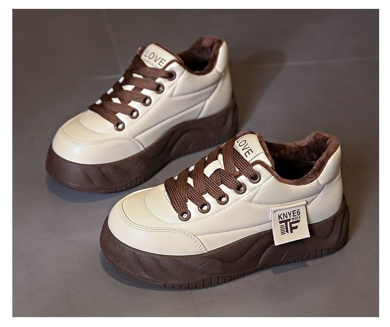 Zapatos de suela gruesa de pan de mujer y veludo 2024 super suave nuevos zapatos casuales de mujer calientes zapatos de skate de moda zapatos deportivos de algodón