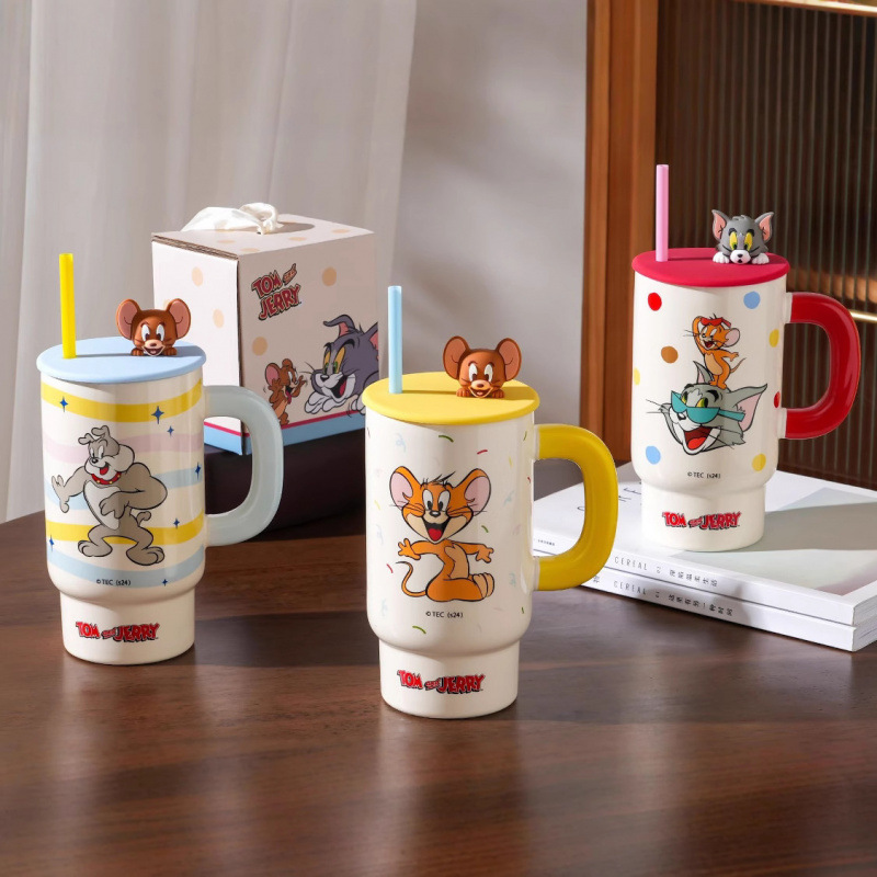 Gatos y ratones de gran capacidad con tazas de tapa de copas de paja tazas de agua domésticas tazas de cerámica femeninas tazas de café