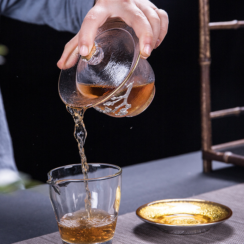 Fábrica al por mayor espesado resistente al calor puro estaño estampado oro flor de ciruela esmaltado tres tazas de cubierta de vidrio transparente para hacer té cubierta de taza