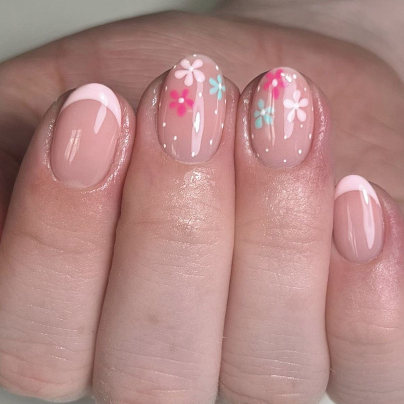 Simple French Rose Pink Wearable Nails with Colorful Flowers, Fresh Wearable Fake Nails, Short Round Manicure Nails