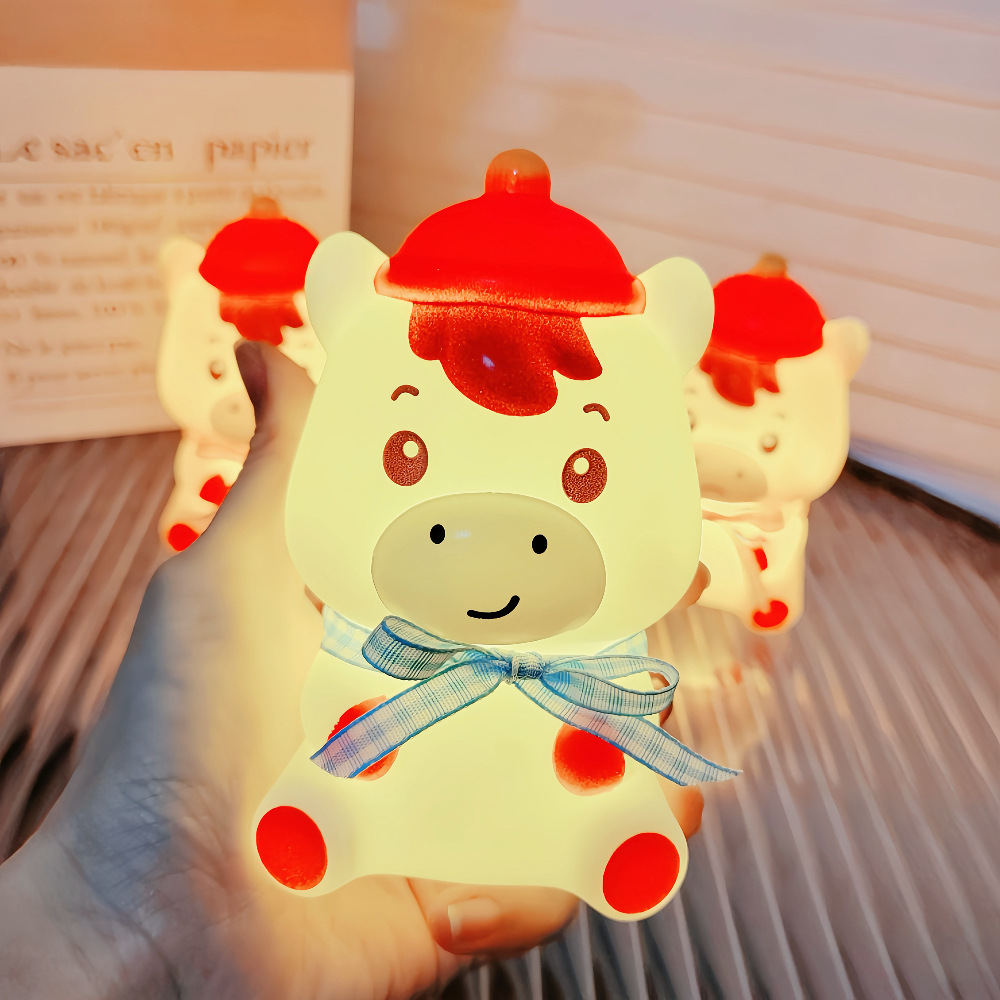 Juguetes luminosos de dibujos animados de Año Nuevo al por mayor, puestos de mercado nocturno, pequeños artículos, luz nocturna infantil, regalo de cumpleaños de Año Nuevo