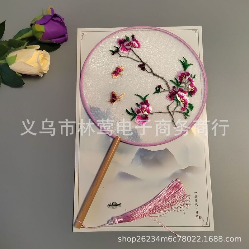 両面のシルクの刺繍の透明な漢服のチャイナドレスは写真を撮ります。|undefined