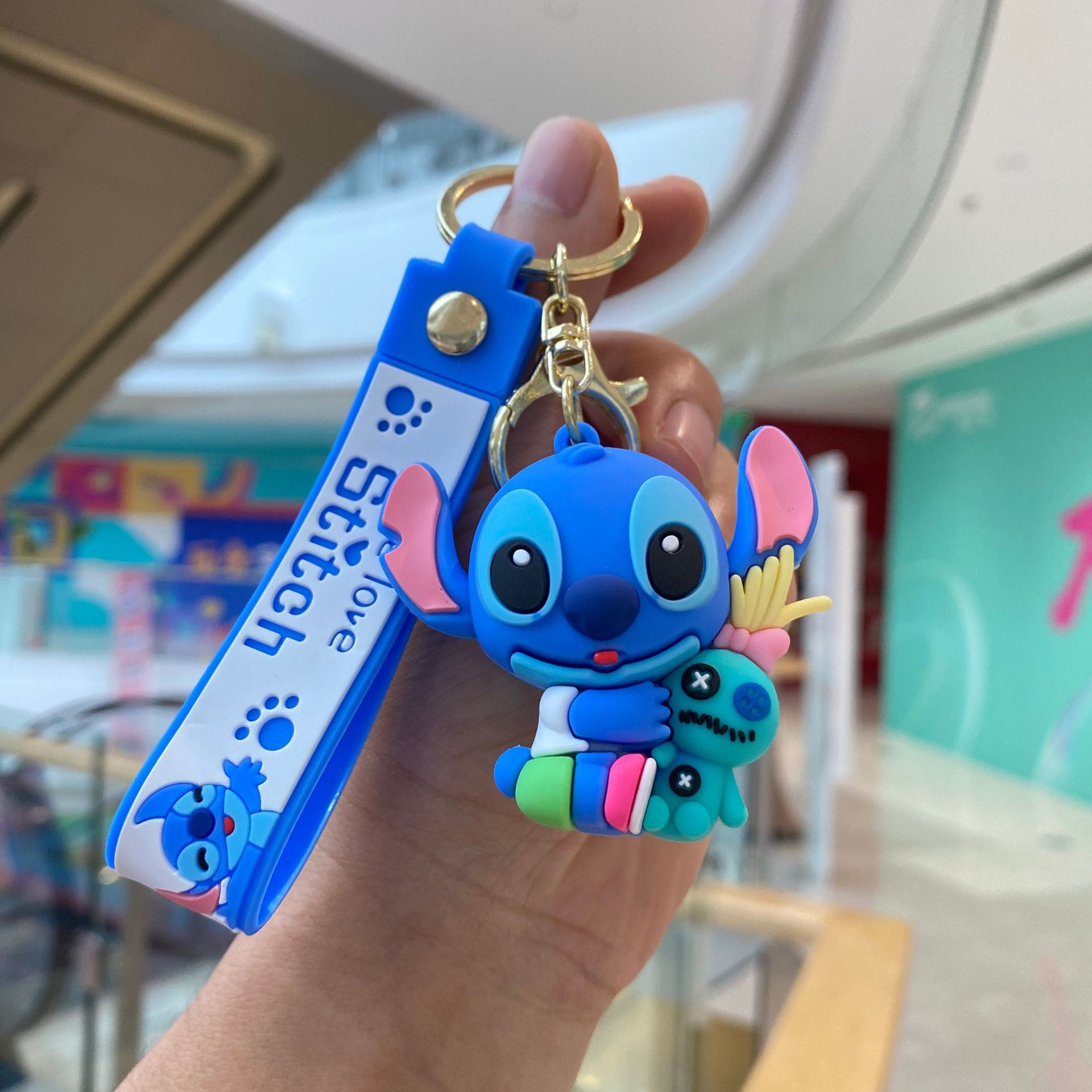 Cartoon Q versión puntada llavero moda fresco lindo colgante bebé captura máquina muñeca pareja pequeño regalo al por mayor