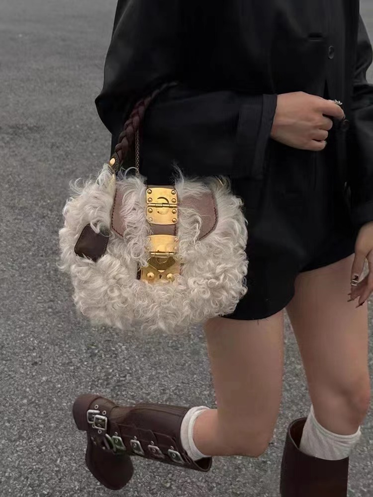 Nouvelle collection automne/hiver 2023 : laine véritable, fourrure, daim givré, sac à bandoulière croisé pour femme,_voghion.com