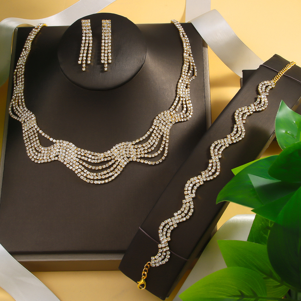 Temperamento europeo y americano ondulado conjunto de joyas de diamante cadena de clavícula pendientes de bordas accesorios de novia conjunto de joyas