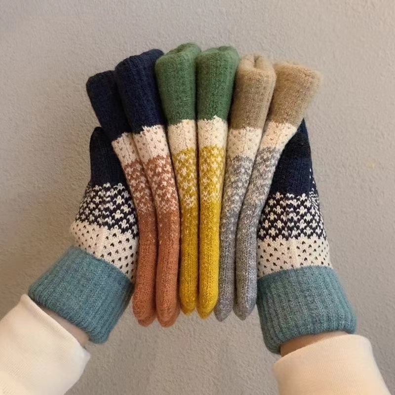 Fabricantes al por mayor guantes táctiles de punto calientes para hombres y mujeres con guantes de bicicleta de peluche de invierno