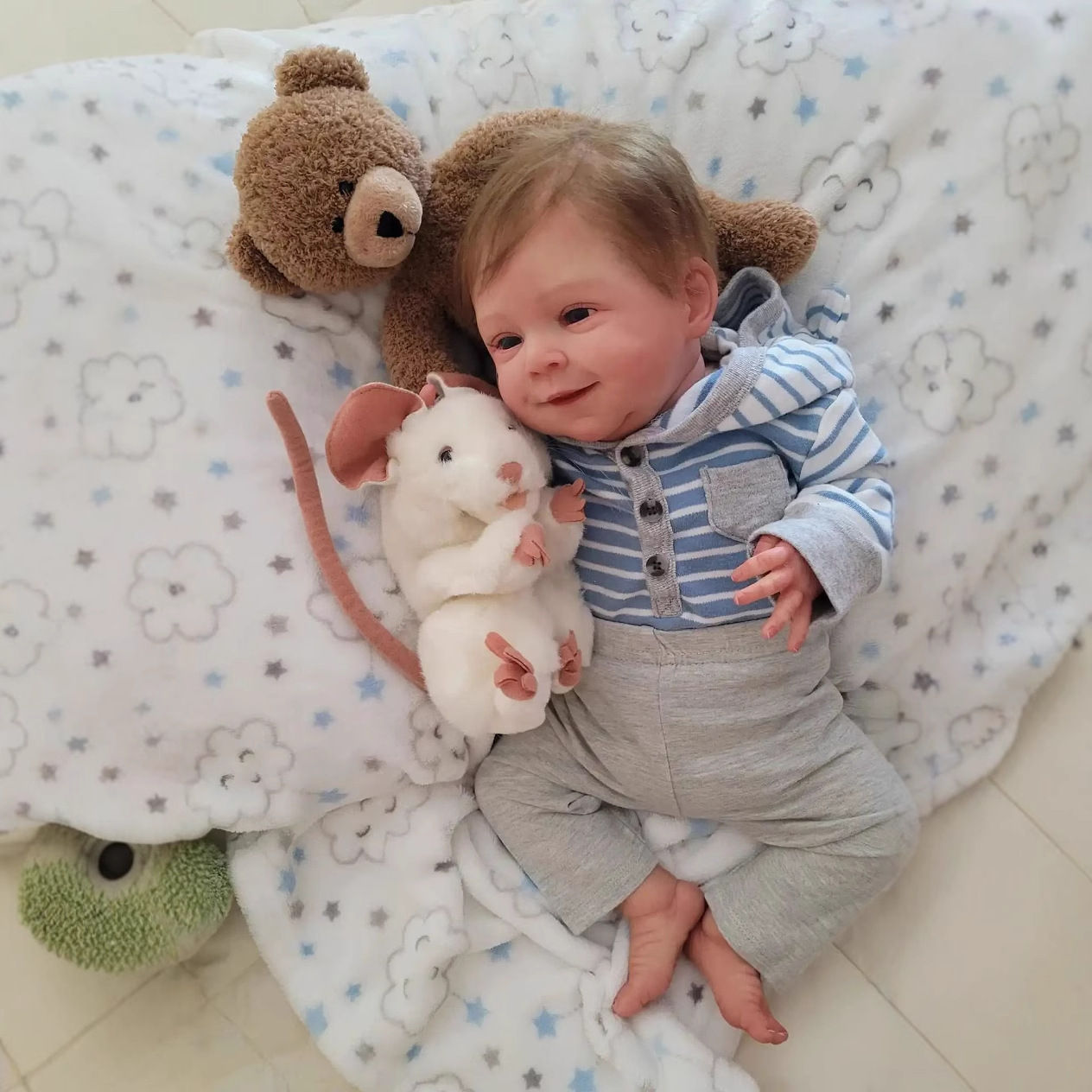 Como se muestra en la imagen (sin incluir juguetes de peluche)