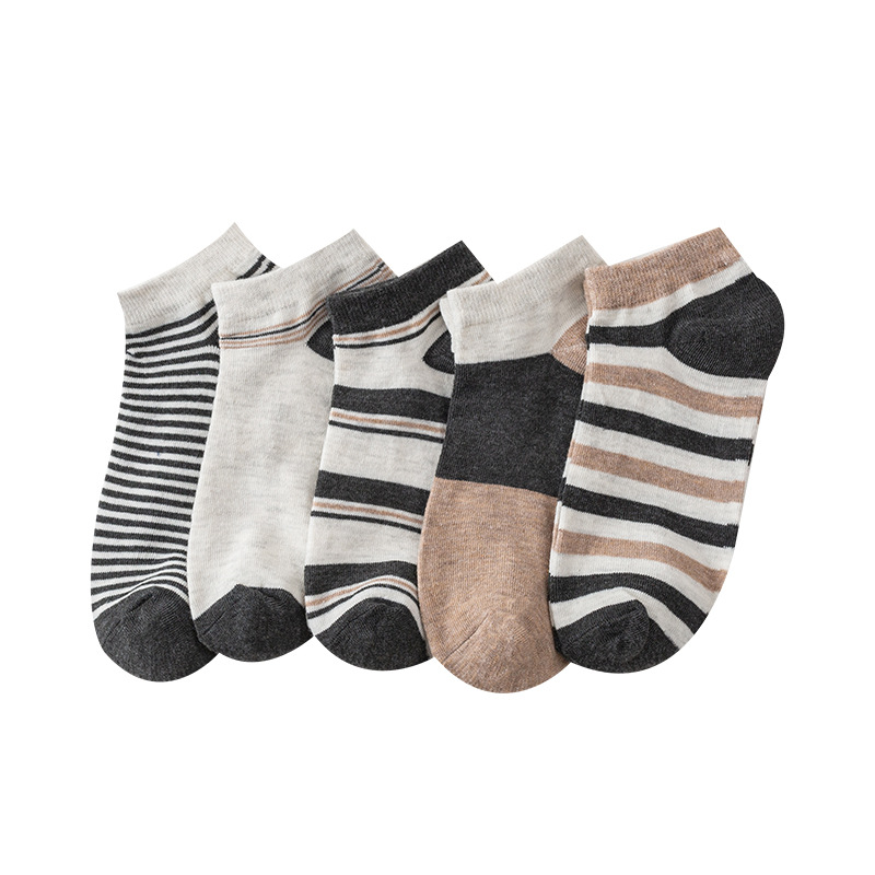 Artístico de los hombres jóvenes auto-rayas horizontales de primavera y verano Delgado transpirable de algodón absorbente de sudor suave calcetines cortos marea boca poco profunda barco Calcetines al por mayor