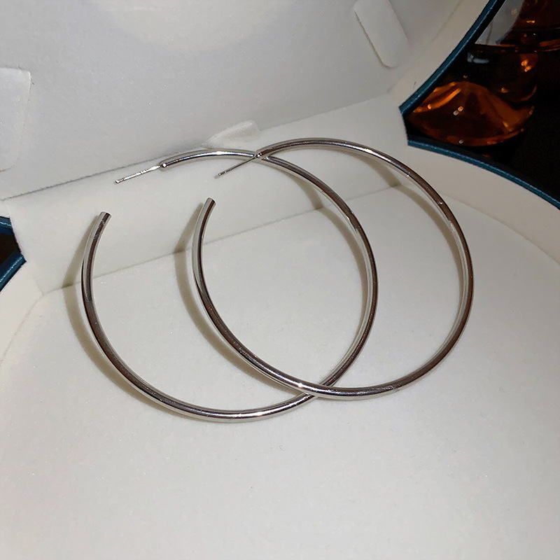 Pendientes de alta gama de lujo ligero transfronterizo de aguja de plata de galvanoplastia de oro real, pendientes de personalidad de nicho, pendientes de alta gama de moda al por mayor