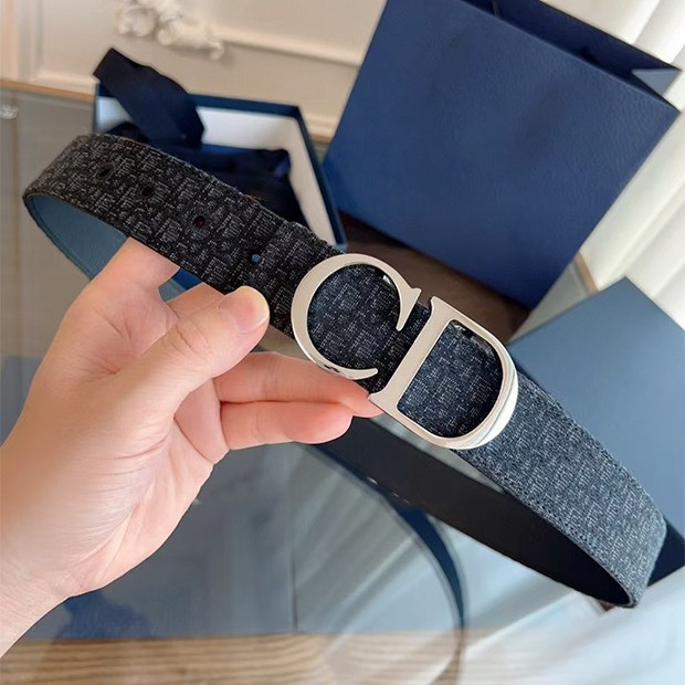 Quality buckle with letters