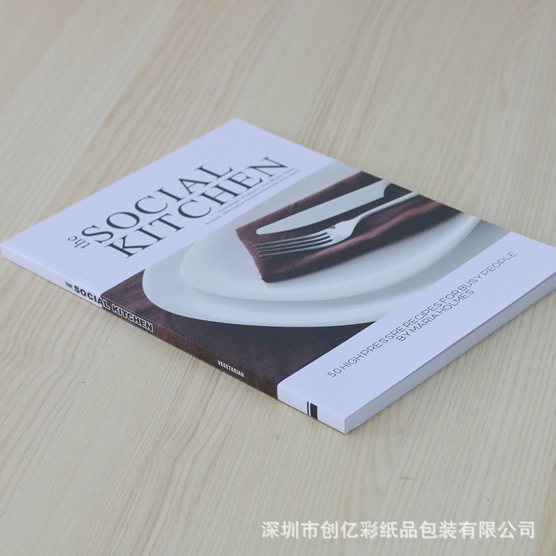 テーブル食器のサンプルプレート間の撮影装飾書ホテルレストランのグルメカフェの装飾はページをめくることができます。|undefined