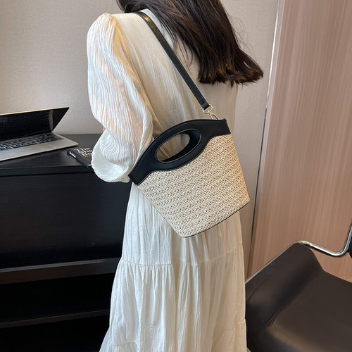 Elegant Grass-Woven Bag for Women -  New Summer Vacation Handbag - Versatile and Stylish Woven Bucket Bag with Crossbody Option
