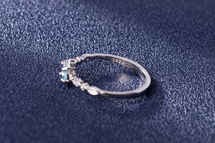 Exquisite Kleine Topas Europäische Und Amerikanische Mode Zirkon Blau Topas Ring Schmuck display picture 3