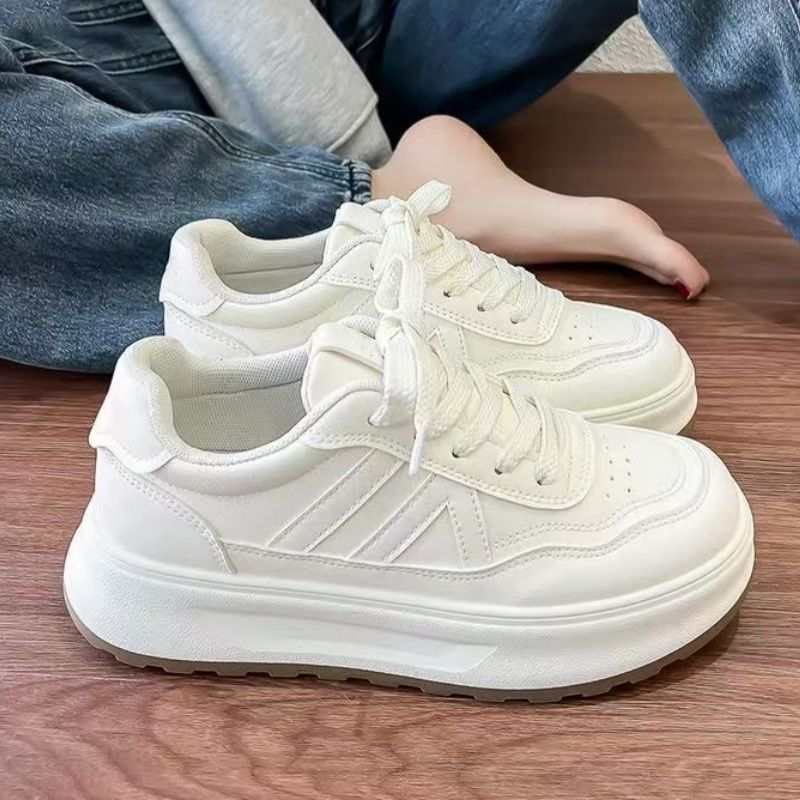 Pequeños zapatos de mujer blancos para mujer 2025 primavera nuevos zapatos casuales de todo fósforo otoño nuevos zapatos transpirables de suela gruesa todo fósforo