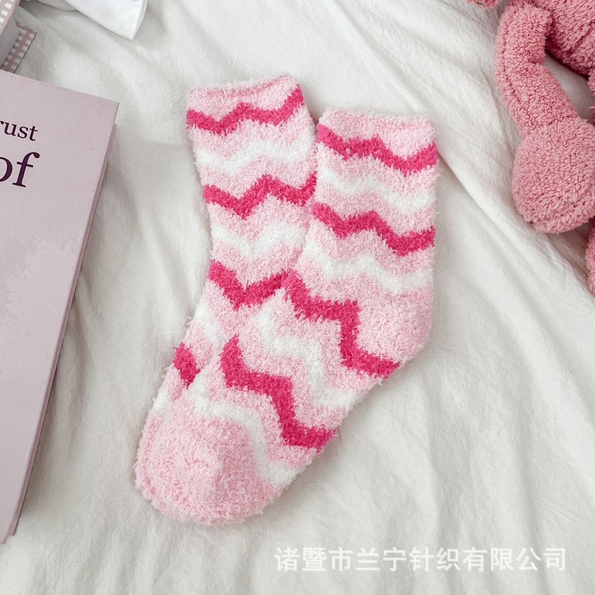 Calcetines de lana de coral sin pérdida de cabello Calcetines de piso de nicho rosa transfronterizo Calcetines de media lana de otoño e invierno para mujer Dormir en casa