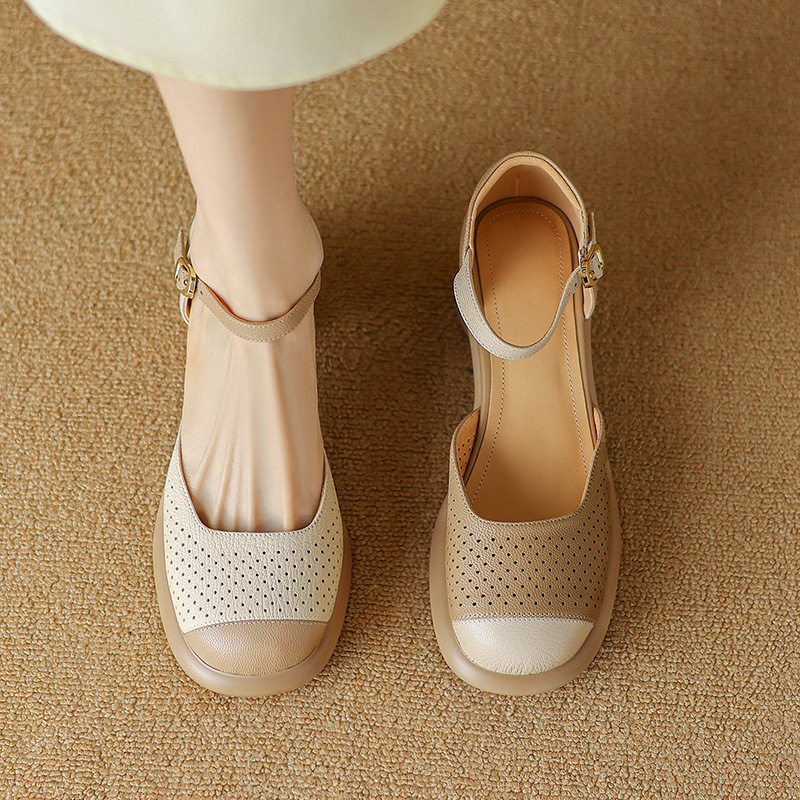 Sandal nữ mũi đục lỗ da cừu đế dày gót thô — Màu trắng be chi tiết 6