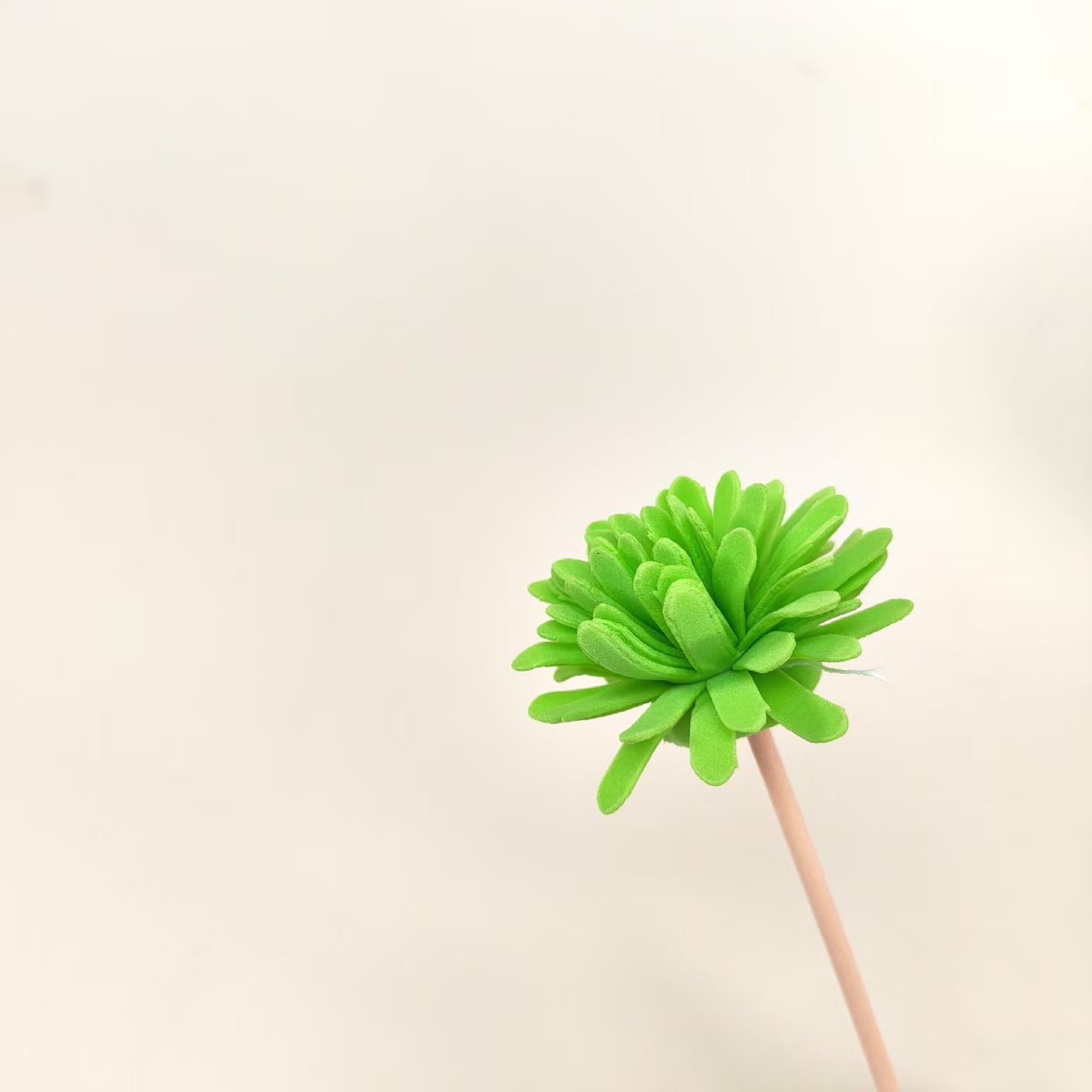 연한 초록색