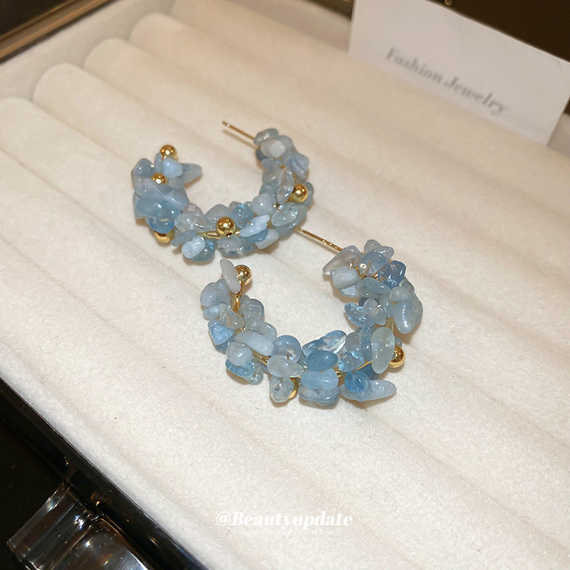 Aguja de plata Pendientes de cuentas de aguamarina fresca pequeña Pendientes de sal rota de estilo de vacaciones junto al mar Pendientes de sentido avanzado de personalidad francesa