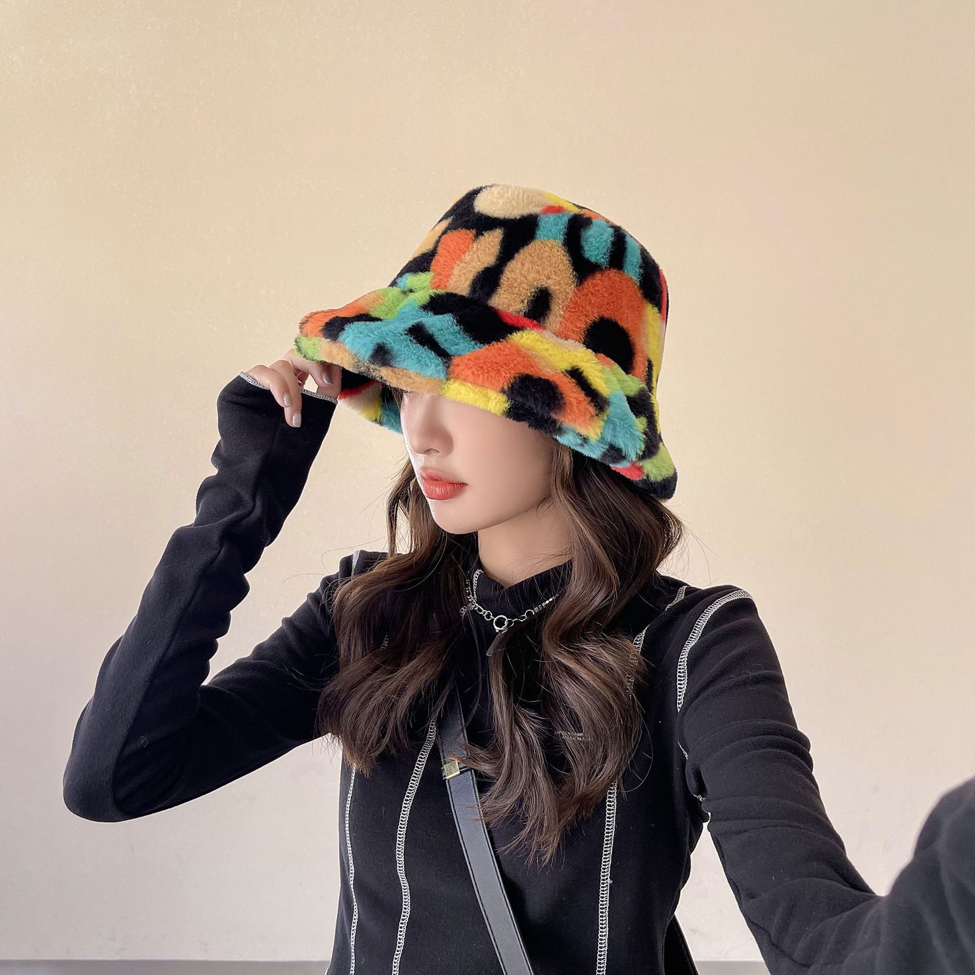 High-profile Figure Ht Hat Female Autumn And Winter Korean Fashion All-matching Fisherman Hat Lamb Wool Winter Suitable For Round Faces Plush Bucket Hat display picture 12
