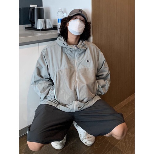 Retro Style Hooded Sun Protective Jacket for Spring and Autumn Outdoor Sports Waterproof Casual Athletic Jacket
