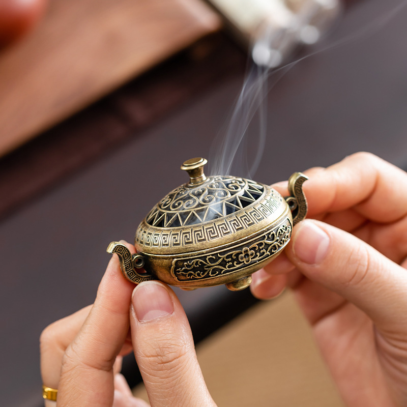 双耳仿古香炉精致花纹镂空三足炉家用室内宣德炉盘香炉桌面摆件