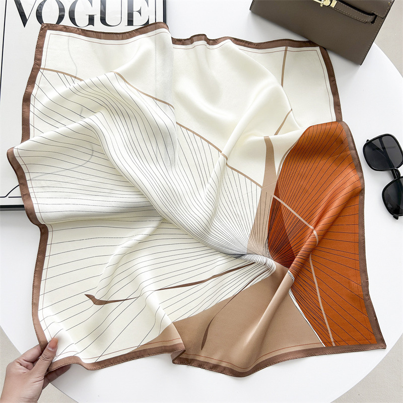 白黒の幾何学のストライプの韓国版の百合のシルクのスカーフの桑のシルクのスカーフの女性の春夏のファッションの薄いタイプのスカーフの贈り物
