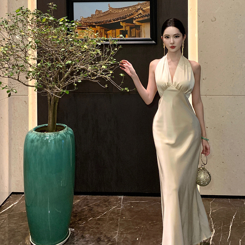 Real Shot of Acetate Satin Halterneck Backless Dress Sexy Slim Long Dress Birthday Party Light Dress