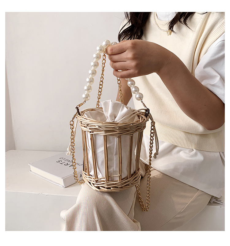 Simple Pearl Portable Straw Bag Wholesale display picture 10