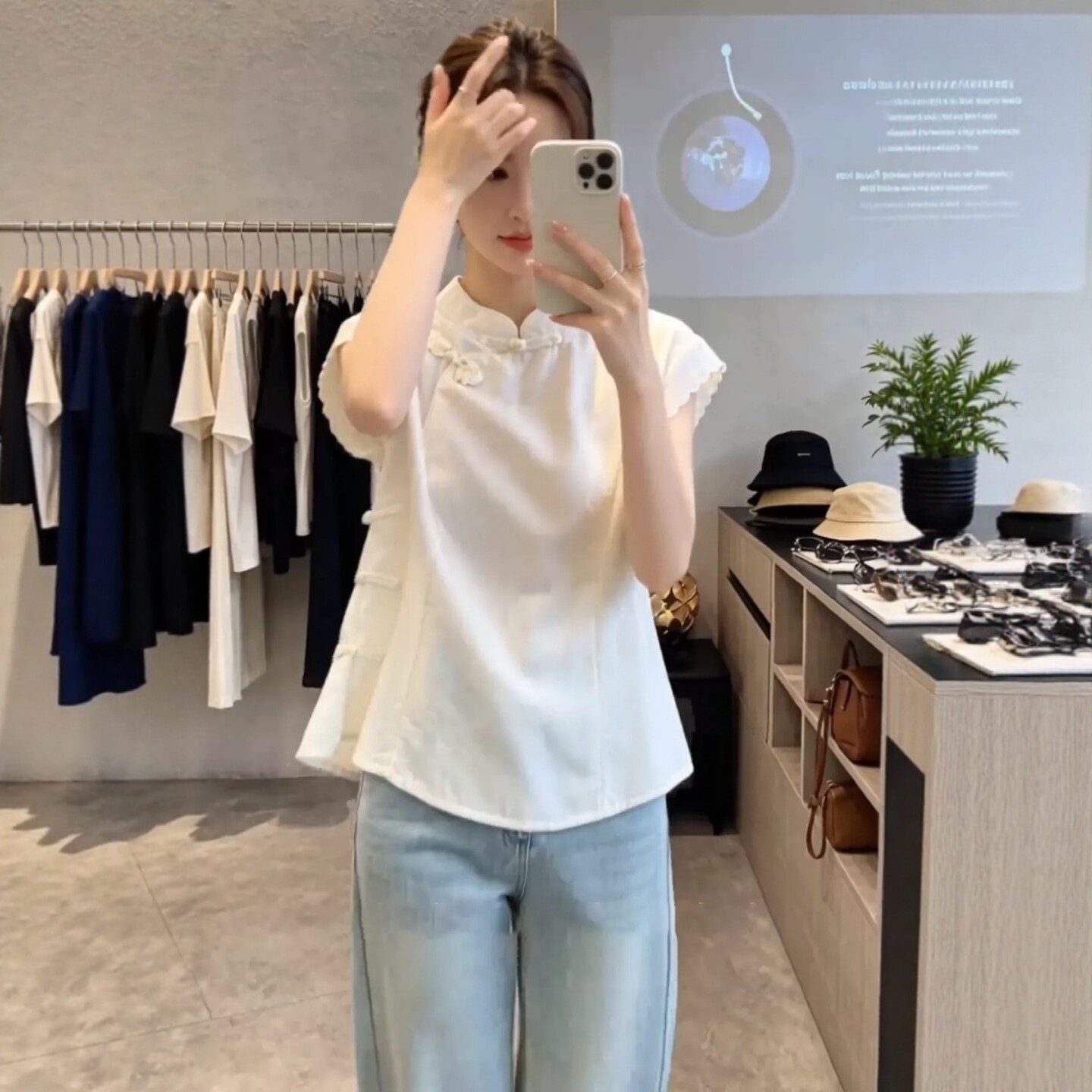 Áo sơ mi nữ tay ngắn cổ xẻ tà phối khuy cài kiểu Trung Quốc mới — màu trắng ngà chi tiết 4