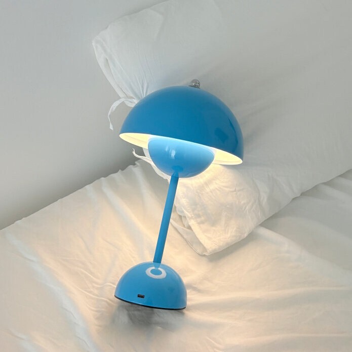 Danish Designer's Wireless Charging Convenient Vp9 Flower Bud Bedside Study USB Desk Reading Decorative Table Lamp Danish Designer's Wireless Charging Convenient Vp9 Flower Bud Bedside Study USB Desk Reading Decorative Table Lamp