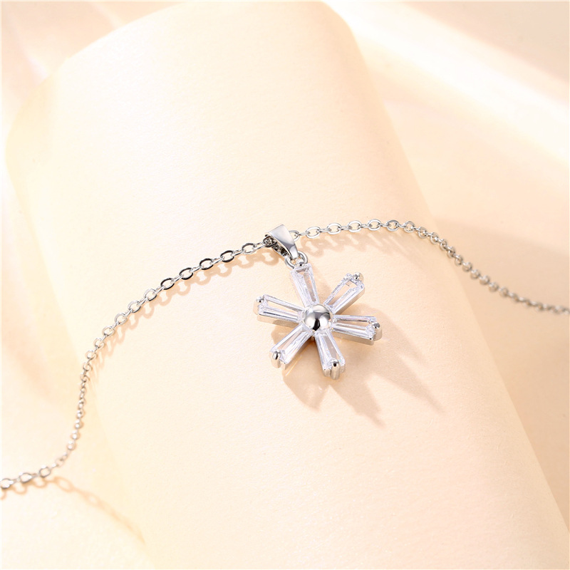 Five Petal Zircon Sun Flower Stainless Steel Chain Necklace Wholesale Jewelry Nihaojewelry display picture 5